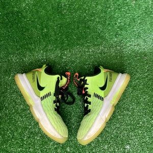 Size 1y-Nike LeBron Witness 5 Grinch